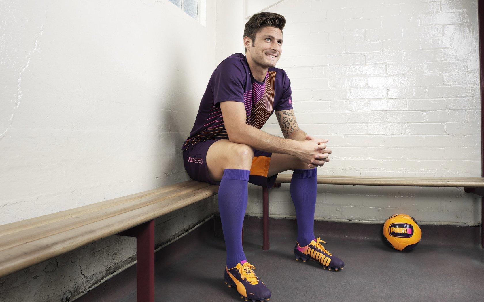 霸气宣言!帕尔默社媒晒捧杯照引爆足坛,现在再来质疑我们!