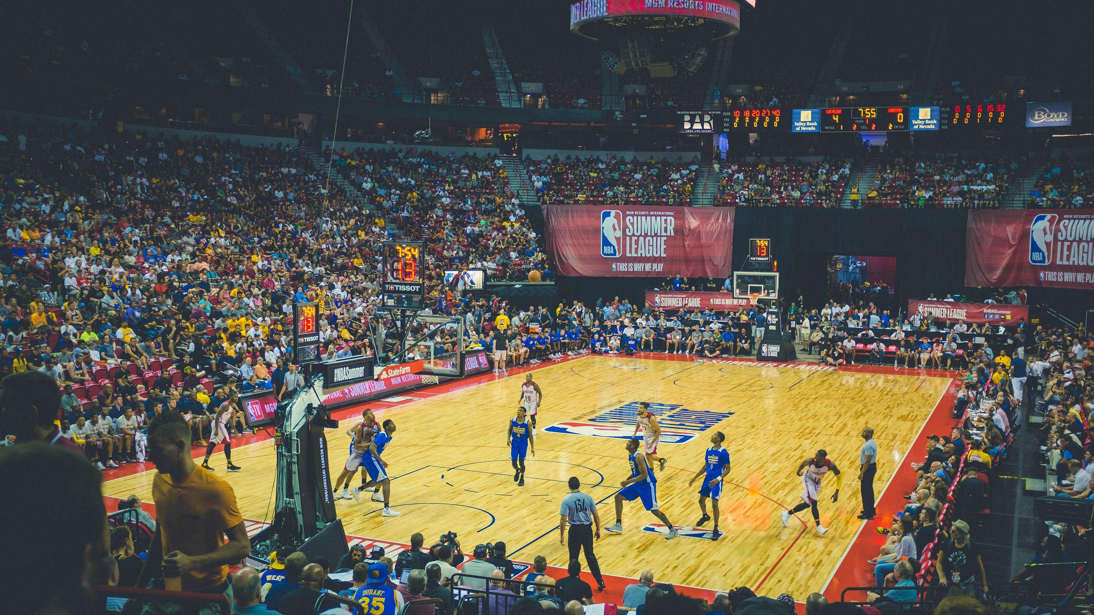 东契奇坦言雷霆夺冠实至名归，剖析西部狂野格局，未知性成最大魅力